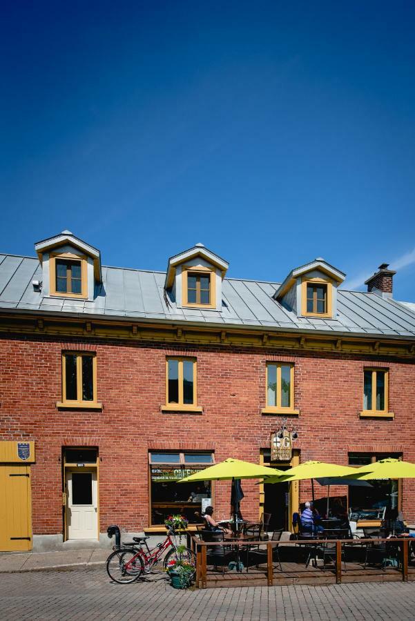 L'Auberge Du Qg La Prairie Екстериор снимка