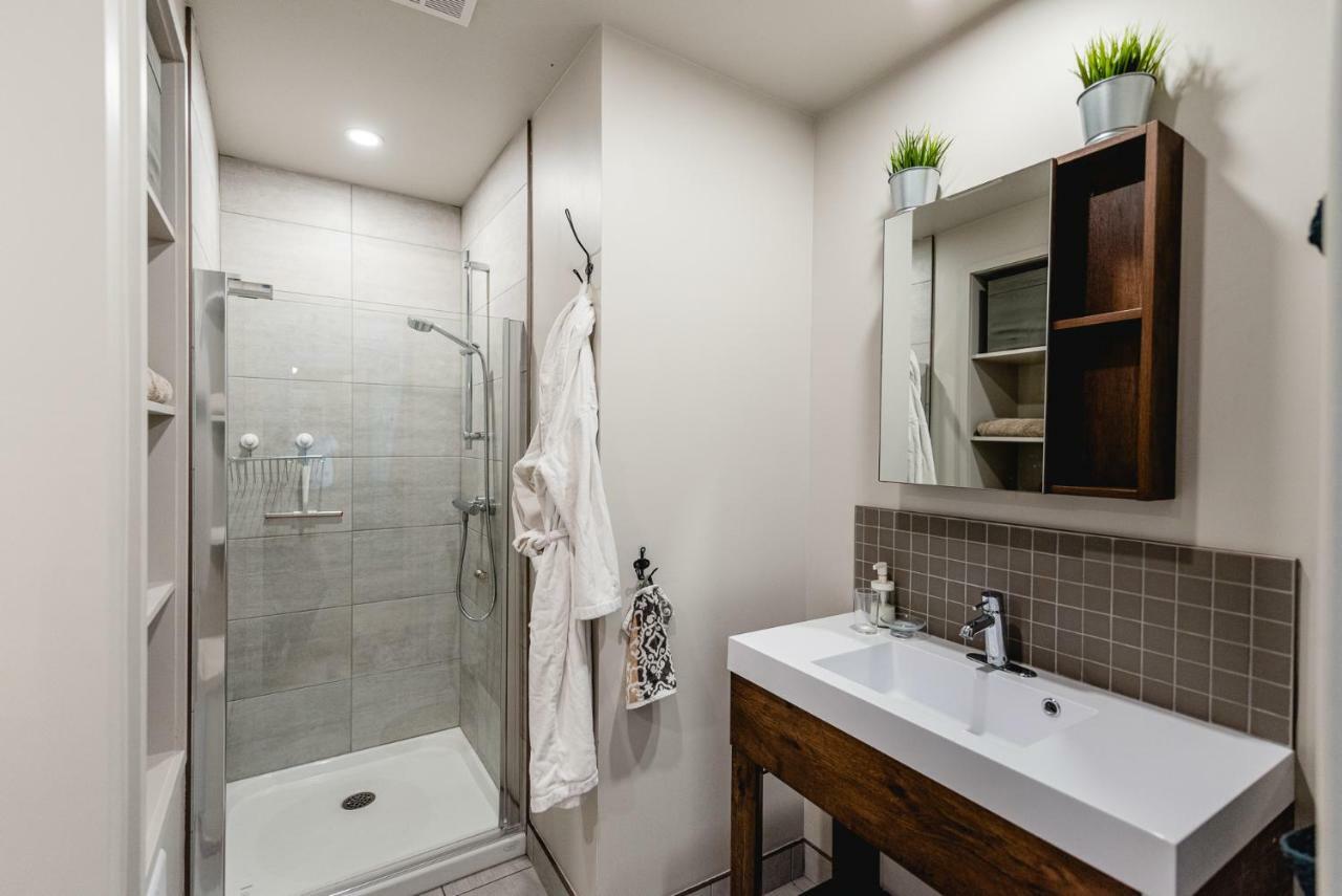 L'Auberge Du Qg La Prairie Екстериор снимка